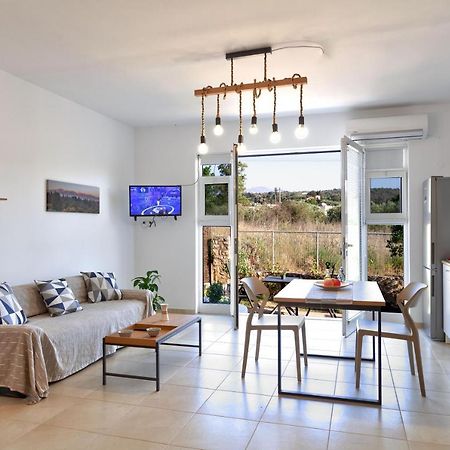 Livingfy Apt With Mountain View & Garden 베모스 외부 사진