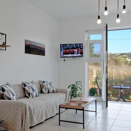 Livingfy Apt With Mountain View & Garden 베모스 외부 사진